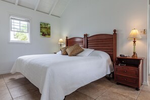 2 bedrooms, iron/ironing board, WiFi, bed sheets - Beautiful Traditional Saba Cottage With all the Modern Amenities (Windward Side)