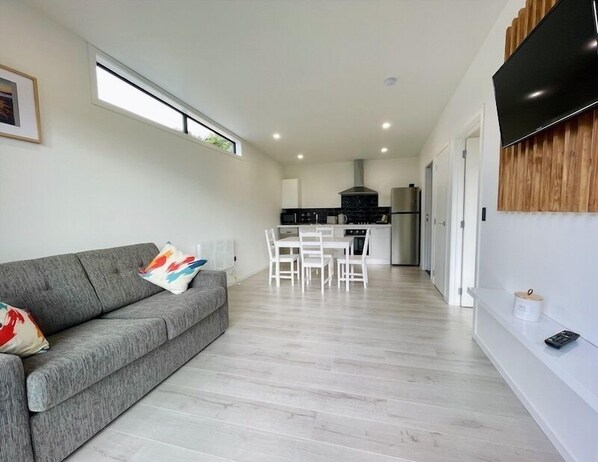 LCD TV, Netflix, streaming services - Ohope Villas (Ohope)