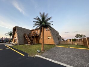 Exterior - LOCATION LOCATION LOCATION (Westerly)