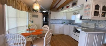 1B/1B Cottage in Long Island Village Near Space X