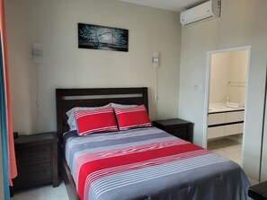 1 habitación, tabla de planchar con plancha, wifi gratis y ropa de cama 