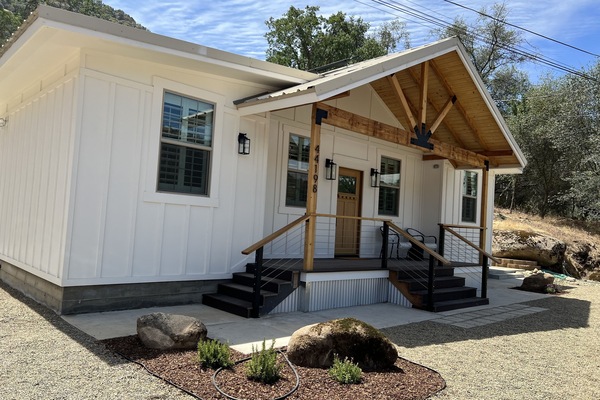 Luxury Home just 2 mi. from Sequoia Park’s entrance and 10 mi. from Mineral King