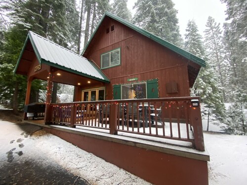 GRANITE- Cozy cabin steps from Stanislaus River