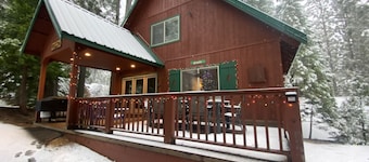 GRANITE- Cozy cabin steps from Stanislaus River