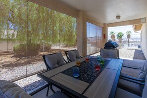 Outdoor dining - Breezing Southwind, boat garage (Lake Havasu City)
