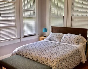 3 bedrooms, desk, iron/ironing board, free WiFi