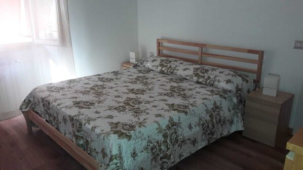 1 bedroom, bed sheets, wheelchair access
