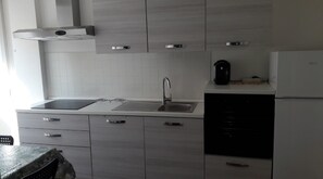 Fridge, oven, coffee/tea maker, cookware/dishes/utensils