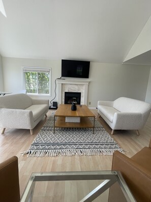 Living Room that looks out onto the lake!