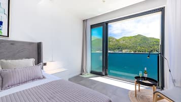 5 bedrooms, in-room safe, iron/ironing board, free WiFi
