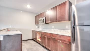 Fridge, microwave, stovetop, dishwasher