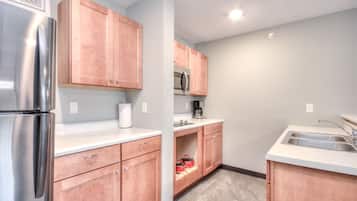 冰箱、微波炉、炉灶、洗碗机