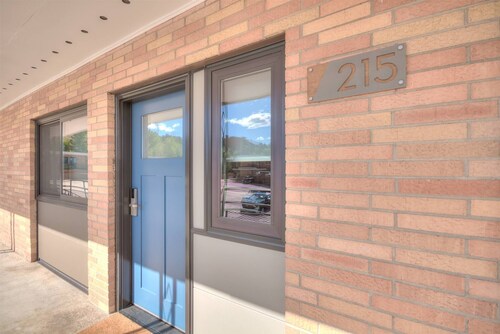 Suite 215 - 1BR apartment with a king bed, 2nd flo