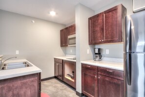 Fridge, microwave, stovetop, dishwasher
