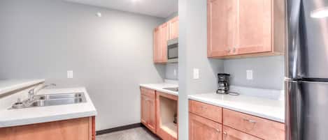 Fridge, microwave, stovetop, dishwasher