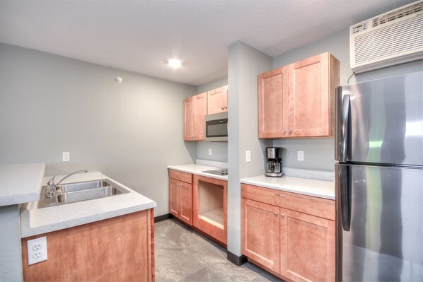 Fridge, microwave, stovetop, dishwasher