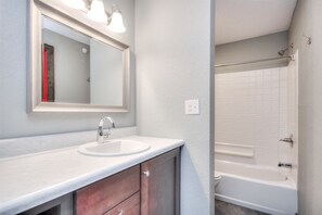 Bathtub, hair dryer, towels - Suite 216 - 1BR Apartment | 1 Bed, 1 Bath (Rapid City)