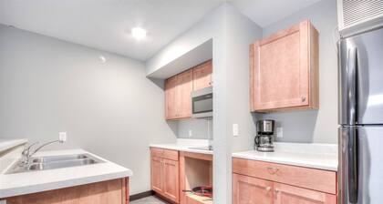1BR and a kitchen on the ground floor