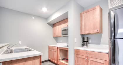 1BR and a kitchen on the ground floor