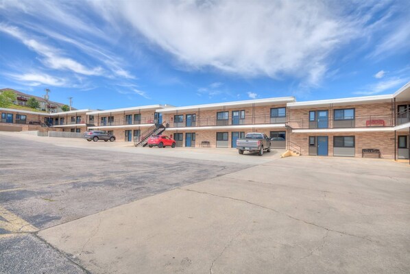 Exterior - 1BR and a kitchen on the ground floor (Rapid City)