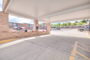 Property grounds - 1BR and a kitchen on the ground floor (Rapid City)