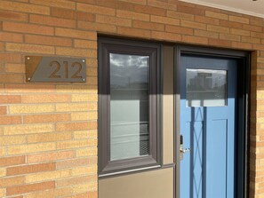 Exterior detail - Suite 212 - 1BR with 1 bed and kitchen, 2nd floor (Rapid City)