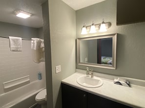 Bathtub, towels