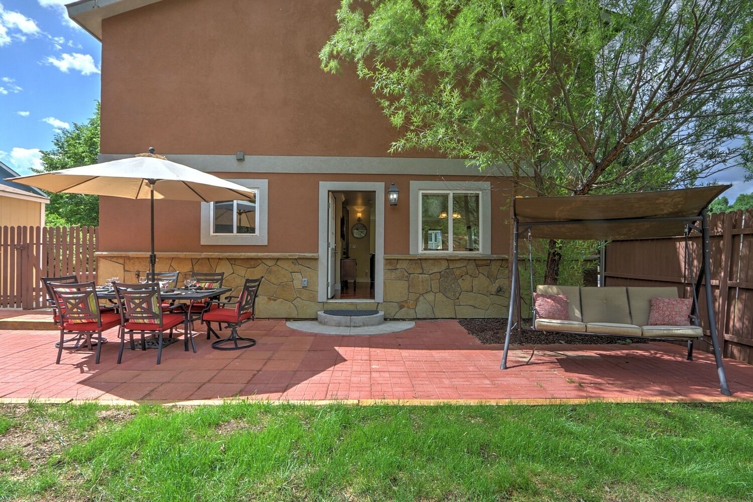MTN Home w/ Patio & Grill,  Near Whole Foods, Dining & Shops! 30 Min. to Skiing!