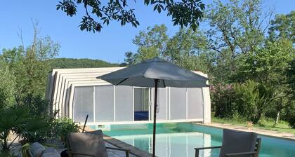 Belle Cabane en Bois Avec Piscine