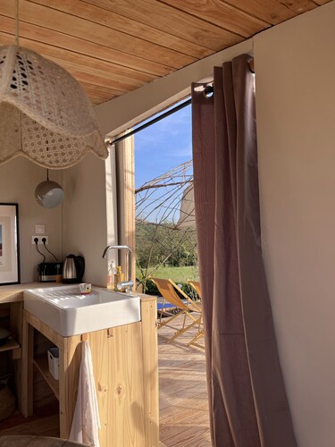 Belle cabane en bois avec piscine