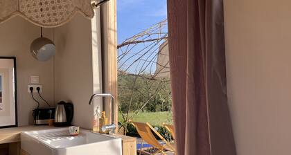 Belle cabane en bois avec piscine