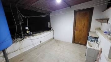 Combined shower/tub, bidet