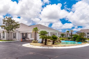 Exterior - Sunny condo with pool, hot tub, tennis, central AC, & washer/dryer (Gulf Shores)