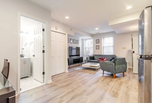 Modern Flat 15 minutes from White House