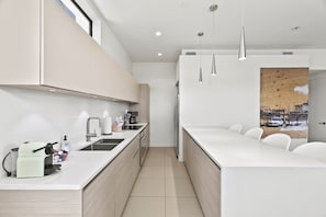 Design Apartment | Private kitchen | Full-sized fridge, microwave, oven, stovetop - Pueblo Suite - Walk to all things OT Scottsdale (Scottsdale)