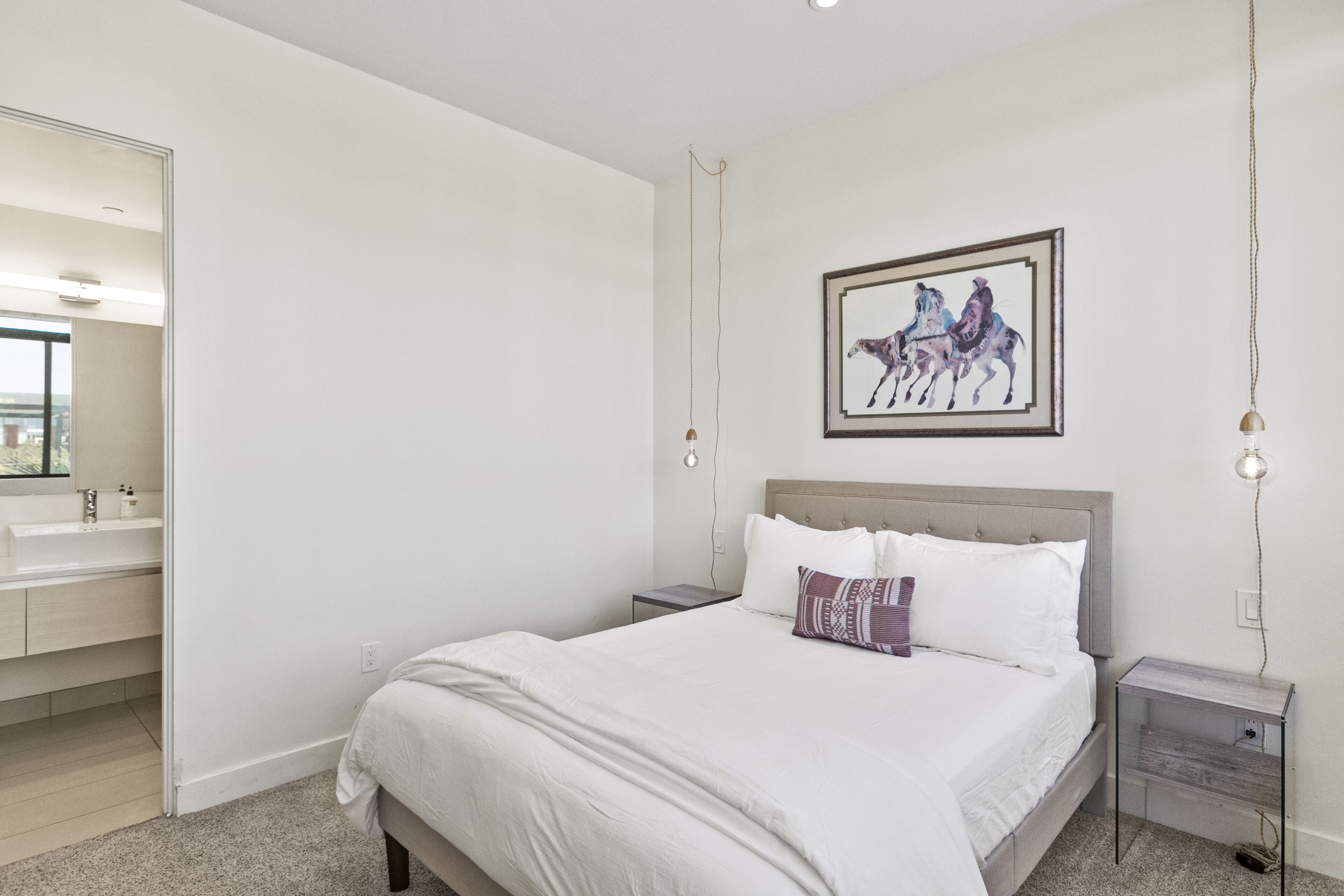 Comfort Apartment | Individually decorated, individually furnished, blackout drapes