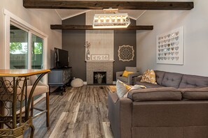 Smart TV, fireplace