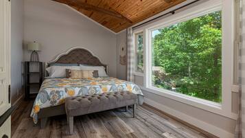 3 bedrooms, desk, free WiFi, bed sheets