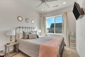 3 bedrooms, iron/ironing board, travel cot, free WiFi - New 3 BR 3bath Townhouse with sunset views and heated pool EV Friendly (Santa Clara)