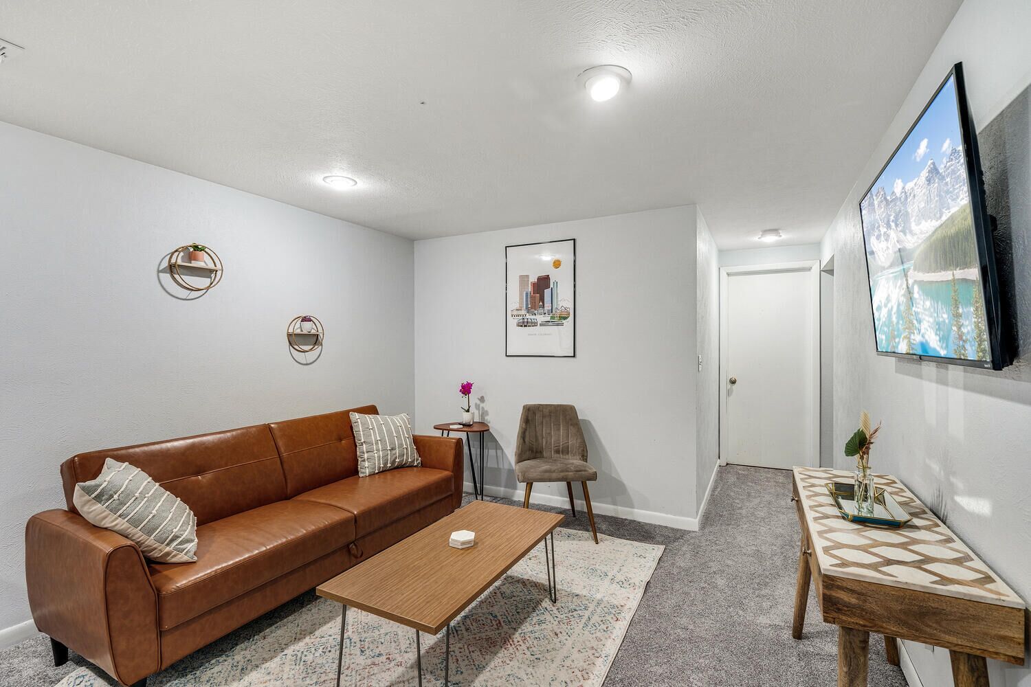 Cozy and Cute stay! 15 mins to Downtown Denver, 20 to Boulder and the Mountains!