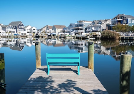 Marina. Waterfront Jacuzzi • 2/3BR 2.5bth 2nd Fl • Water Views Dock Kayaks Arcade Bikes