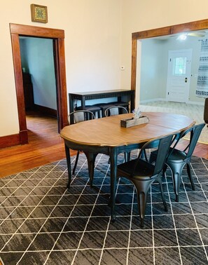 Dining - Farmhouse Getaway- Located between Pratt & Kingman easy access to HWY 54 (Cunningham)