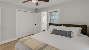 4 bedrooms, desk, iron/ironing board, free WiFi