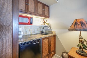Fridge, microwave, coffee/tea maker, toaster - Islander on the Beach 328 Oceanfront Studio (Kapaa)