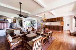 Interior - Islander on the Beach 249 Direct Oceanfront Studio (Kapaa)