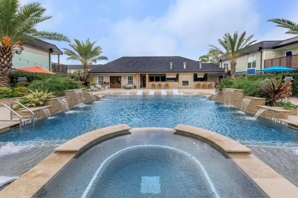 Pool - *NEW* Comfy 1 Bedroom W/ Pool Houston Hot Spot (Houston)