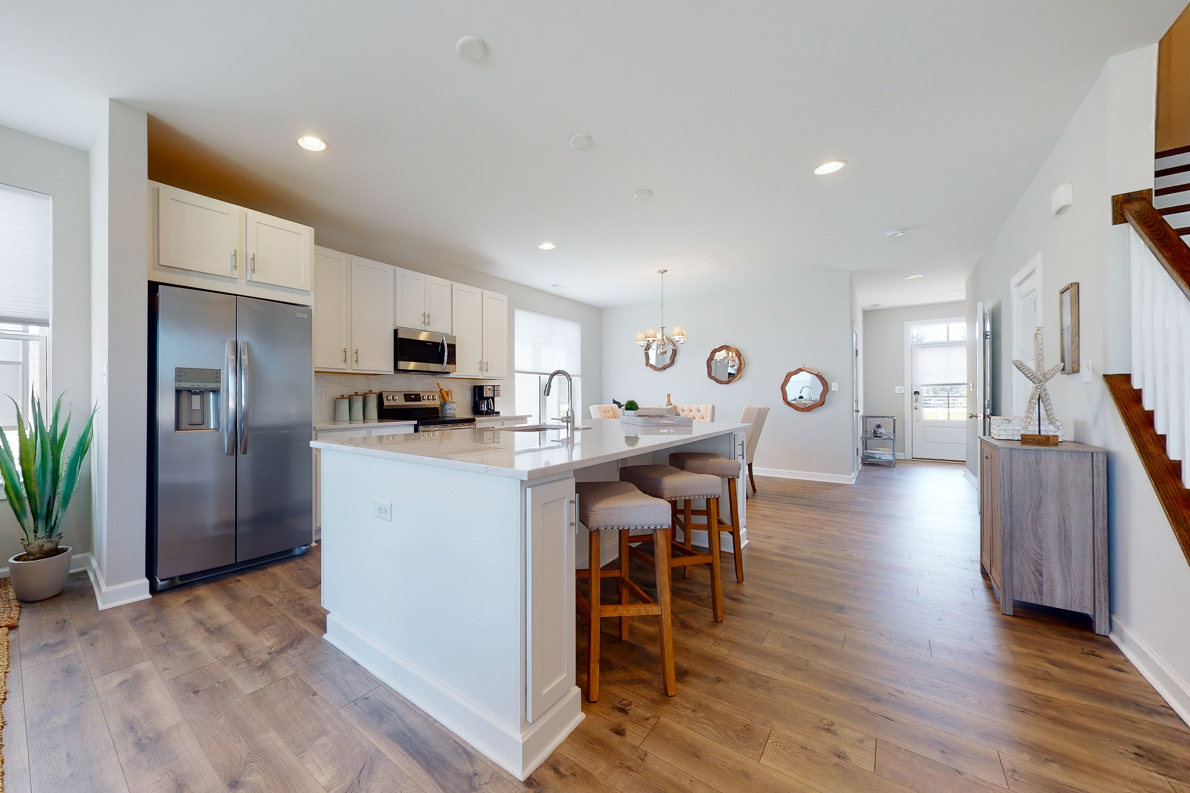 ثلاجة، ميكروويف، فرن، موقد طهي مسطح