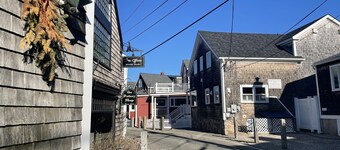 New! Studio A. Full kitchen. Walk to beach/town! Indoor/outdoor Pool; Sleeps 2