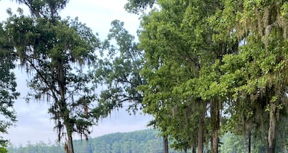 Beautiful Lake House located just 19 minutes from Historic Downtown Natchitoches