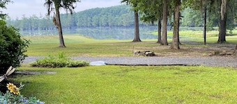 Beautiful Lake House located just 19 minutes from Historic Downtown Natchitoches